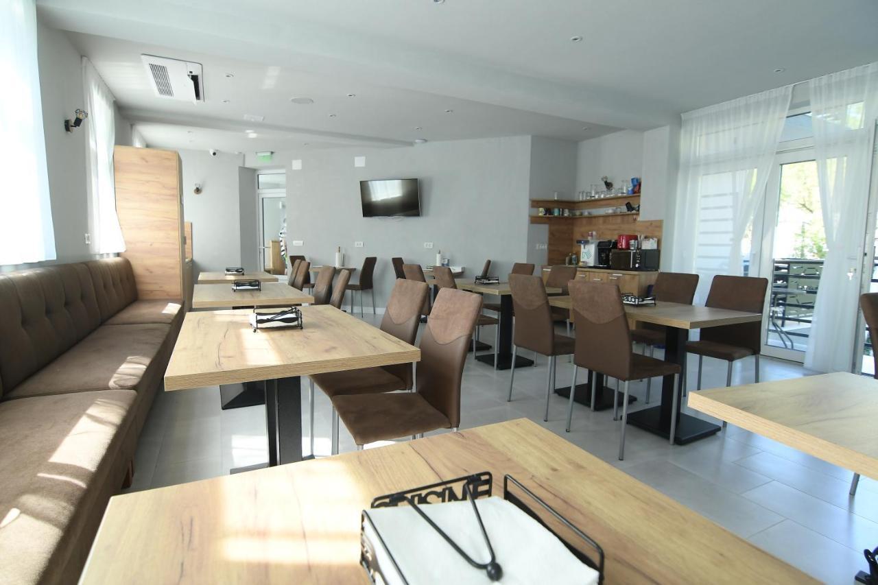 Octogon Hotell Băile Felix Exteriör bild